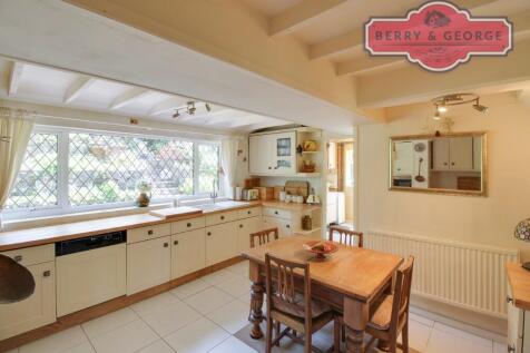 KITCHEN /BREAKFAST