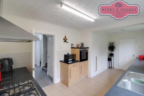 KITCHEN / BREAKFAST