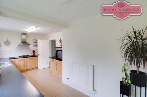 KITCHEN / BREAKFAST