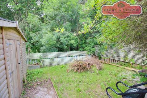 LOWER FRONT GARDEN