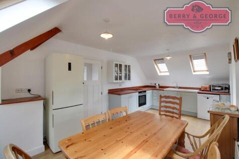 KITCHEN / BREAKFAST