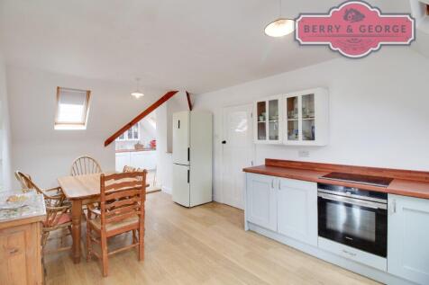 KITCHEN / BREAKFAST