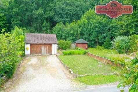 DOUBLE GARAGE