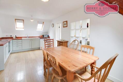 KITCHEN / BREAKFAST