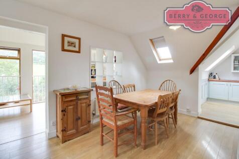 KITCHEN / BREAKFAST