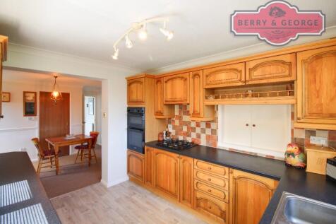 KITCHEN / BREAKFAST