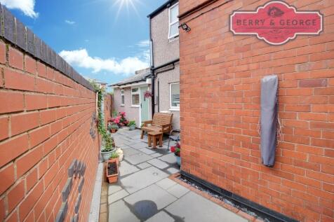 REAR COURTYARD