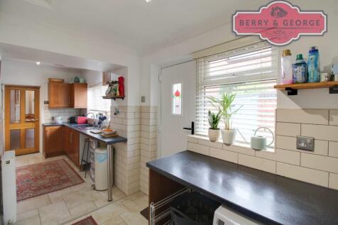 KITCHEN / BREAKFAST