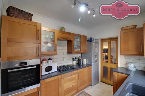 KITCHEN / BREAKFAST
