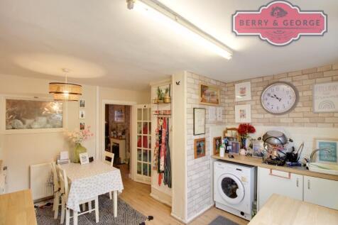 KITCHEN / BREAKFAST