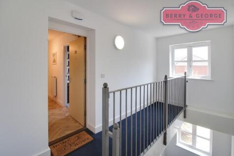 2ND FLOOR LANDING