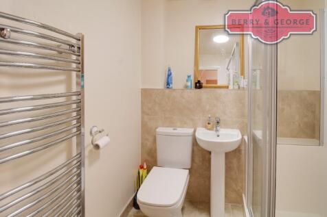 FAMILY SHOWER ROOM