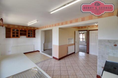 KITCHEN / BREAKFAST