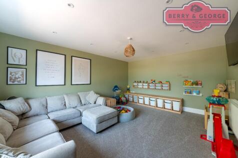 MAIN LOUNGE