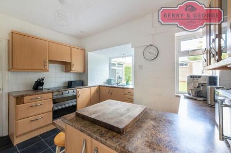 KITCHEN / BREAKFAST
