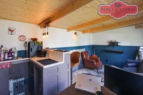 OFFICE / BAR