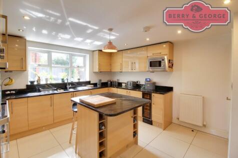 KITCHEN / BREAKFAST
