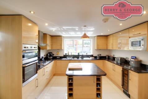 KITCHEN / BREAKFAST