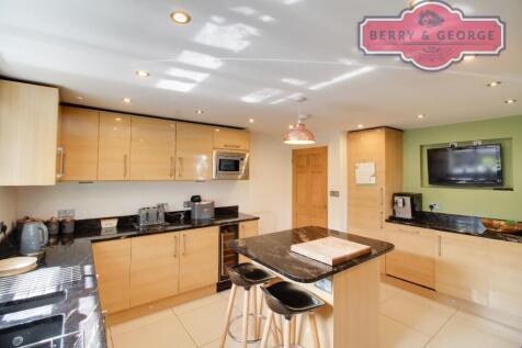 KITCHEN / BREAKFAST