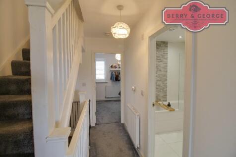 1st FLOOR LANDING