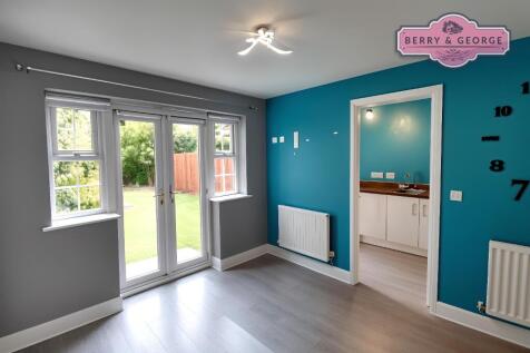 FAMILY ROOM/ UTILITY