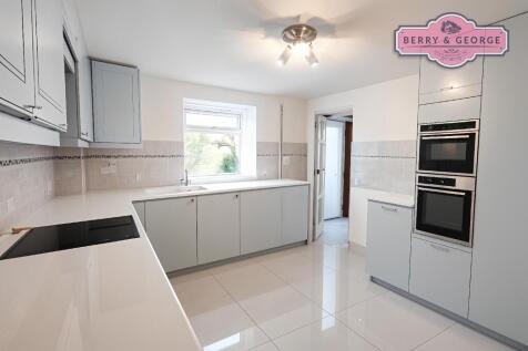 KITCHEN NO STAIRS