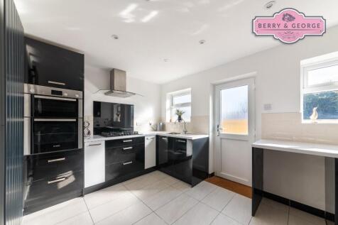 KITCHEN / BREAKFAST