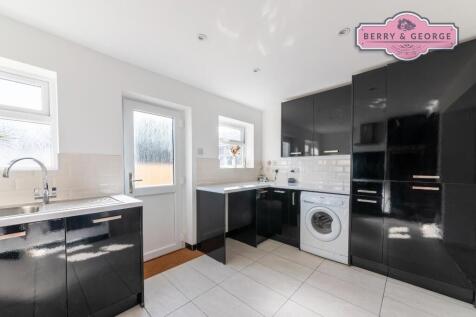 KITCHEN / BREAKFAST