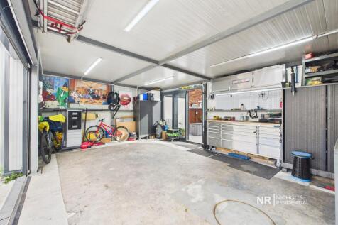 Garage Extra Photo