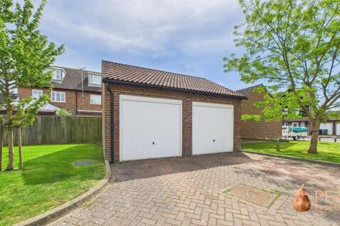 Garage/Parking Space