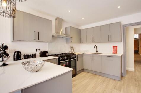 Communal Kitchen/Dining Area