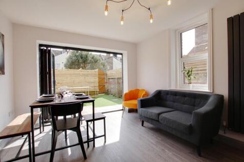 Communal Kitchen/Dining Area