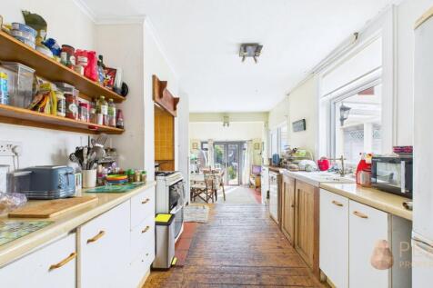 Kitchen / Dining Area