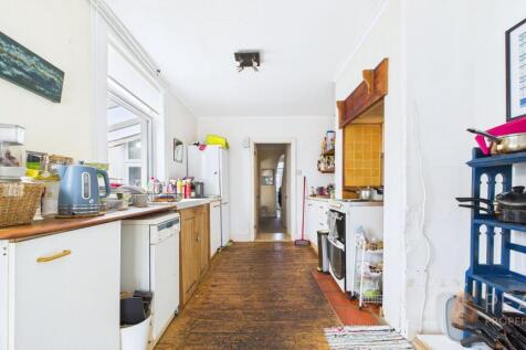 Kitchen / Dining Area