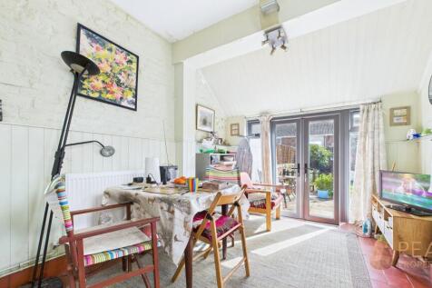 Kitchen / Dining Area
