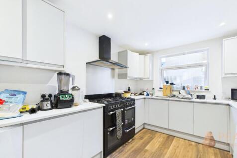 Communal Kitchen/Dining Area