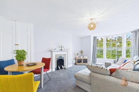 Living / Dining Area