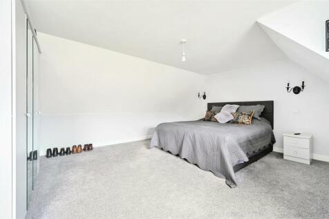 Bedroom 1.jpg
