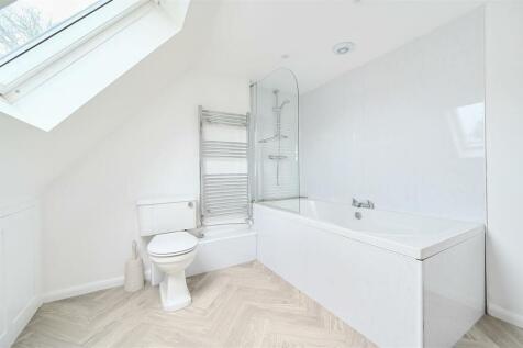 Bathroom 1.jpg