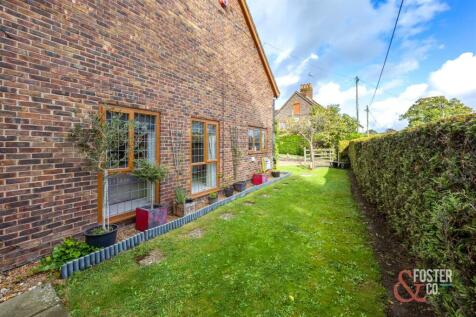 High Street, April Cottage-023.jpg