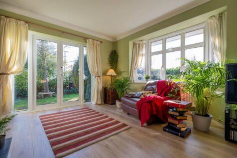 Lounge with Garden view