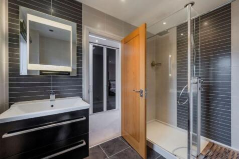 Bed One Ensuite