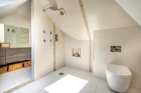 Ensuite to Bed One &amp; Two