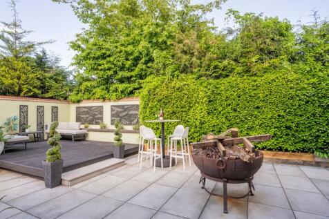Large Entertaining Patio Area