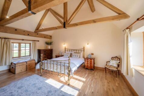 Vaulted Principal Bedroom