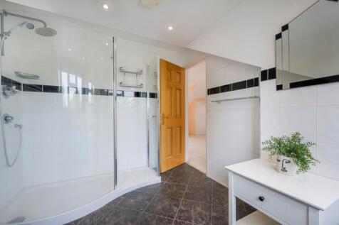 Principal Ensuite Shower