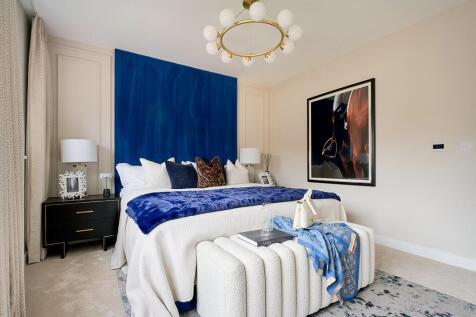 Spacious bedroom with en-suite