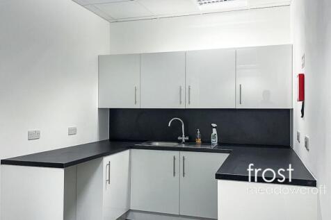 Farriers Yard Hammersmith W6 Office to let 6.jpg