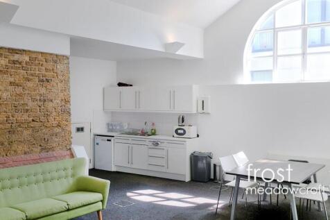 7 Glenthorne Mews Hammersmith W6 office kit.jpg