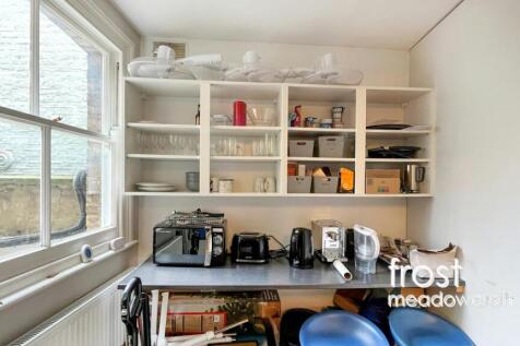 136lancasterroadnottinghill kitchen.jpg